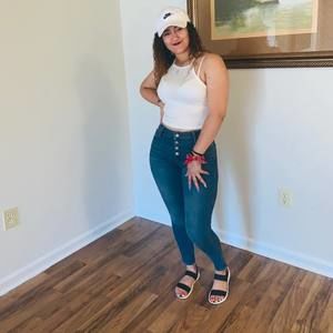 Meet your Posher, Yaneth